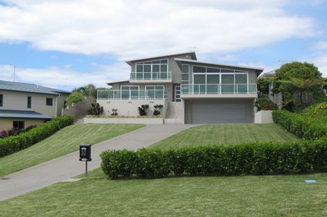 Photo of property in 53 Tindalls Bay Road, Tindalls Beach, Whangaparaoa, 0930