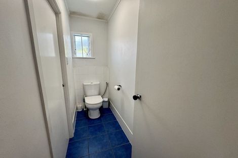 Photo of property in 2 Thomas Rea Place, Te Atatu South, Auckland, 0610