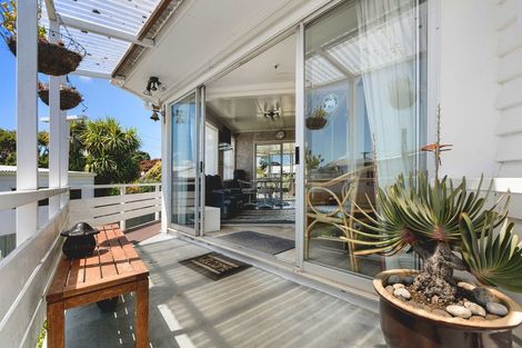 Photo of property in 9 Roy Terrace, Moturoa, New Plymouth, 4310