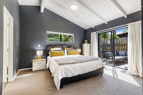 Photo of property in 10 Tokay Place, Huapai, Kumeu, 0810