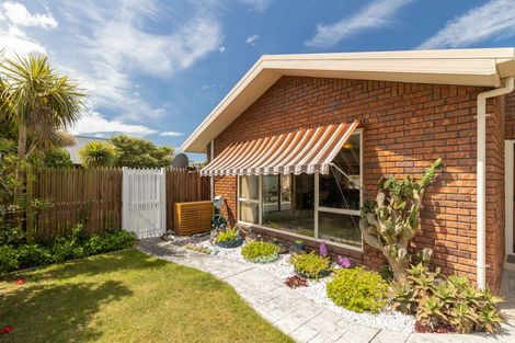 Photo of property in 6 Orlando Crescent, Waimairi Beach, Christchurch, 8083