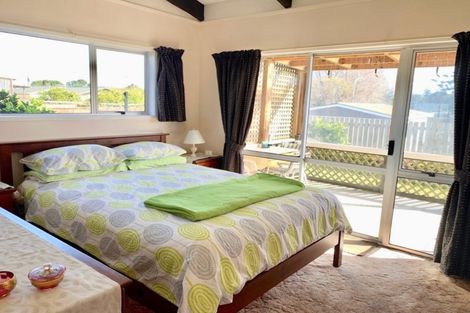 Photo of property in 12 Sarten Street, Waitara, 4320