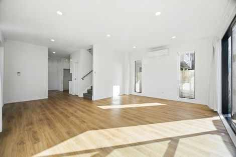 Photo of property in 43a Fitzherbert Avenue, West Harbour, Auckland, 0618