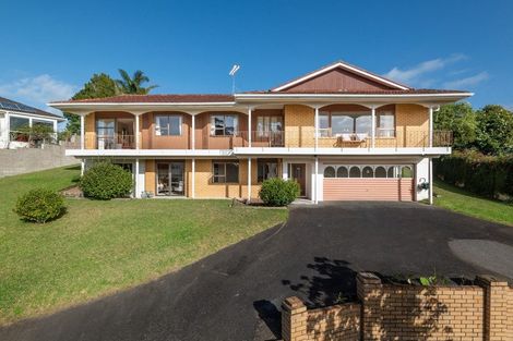 Photo of property in 4 Mosman Place, Chatswood, Auckland, 0626