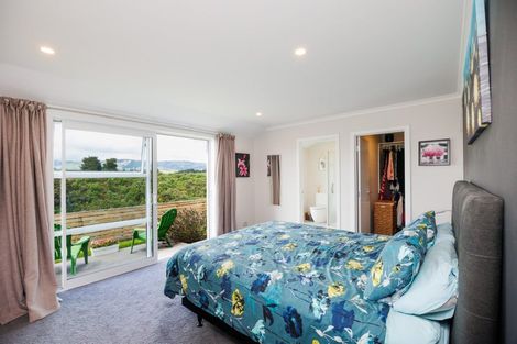 Photo of property in 132 Johnstone Drive, Fitzherbert, Palmerston North, 4410