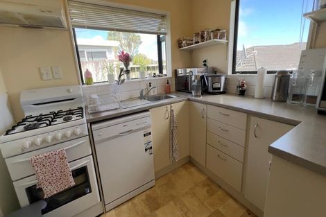 Photo of property in 8a Kentwood Drive, Woodridge, Wellington, 6037