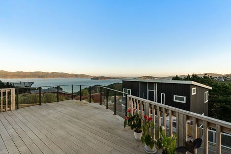 Photo of property in 2 Cessna Way, Newlands, Wellington, 6037