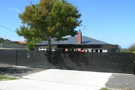 Photo of property in 2/20 Seaview Avenue, Northcote, Auckland, 0627