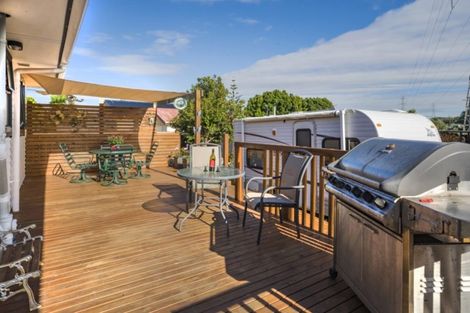 Photo of property in 37 Edgewater Drive, Pakuranga, Auckland, 2010