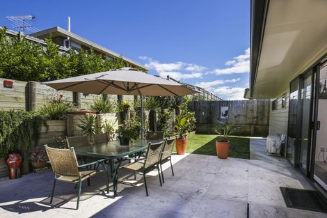 Photo of property in 14 Midhurst Avenue, Henderson, Auckland, 0612