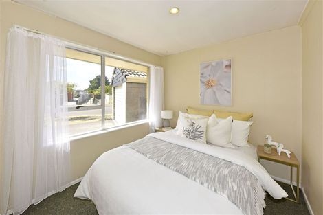 Photo of property in 11 Glen Place, Parklands, Christchurch, 8083