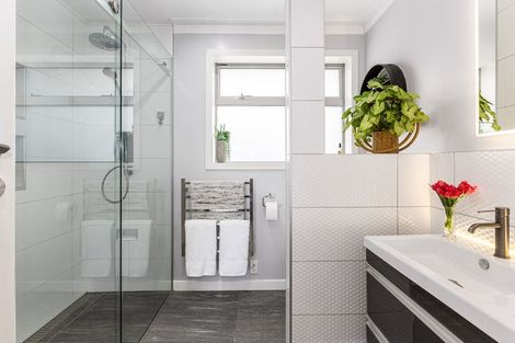 Photo of property in 140 Main Road, Titahi Bay, Porirua, 5022