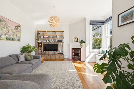 Photo of property in 39 Tanera Crescent, Brooklyn, Wellington, 6021