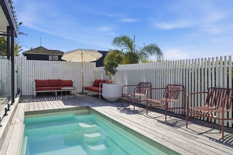 Photo of property in 2/11 Seaview Road, Castor Bay, Auckland, 0620