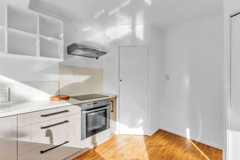 Photo of property in 50 Seaview Road, Marfell, New Plymouth, 4310