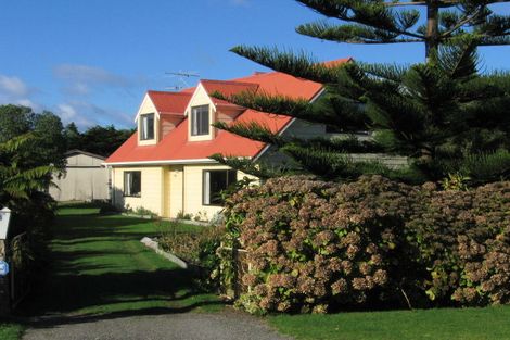 Photo of property in 16 Ngapaki Street, Waikanae Beach, Waikanae, 5036