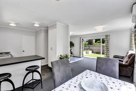Photo of property in 31 Beaumont Crescent, Frankleigh Park, New Plymouth, 4310