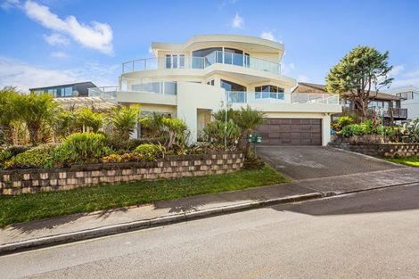 Photo of property in 9 Brigantine Drive, Beach Haven, Auckland, 0626