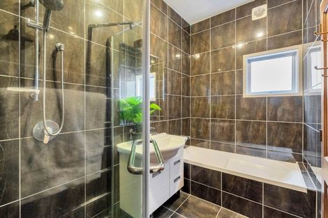 Photo of property in 16a Honeysuckle Lane, Mairangi Bay, Auckland, 0630