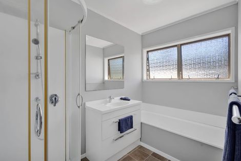 Photo of property in 87 Heta Road, Highlands Park, New Plymouth, 4312