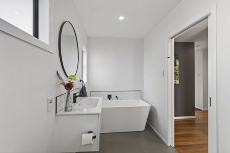 Photo of property in 1 Ranfurly Street, Frankleigh Park, New Plymouth, 4310