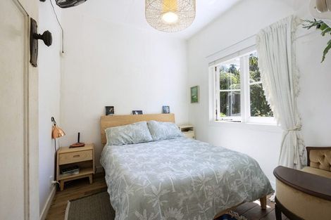 Photo of property in 37 Glenesk Road, Piha, New Lynn, 0772