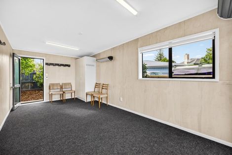 Photo of property in 32b Kiwi Esplanade, Mangere Bridge, Auckland, 2022