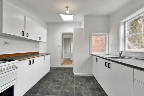 Photo of property in 42 Rolleston Street, Mount Cook, Wellington, 6021