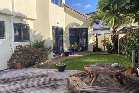 Photo of property in 19 George Gee Drive, Korokoro, Lower Hutt, 5012