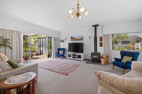 Photo of property in 166 Heta Road, Highlands Park, New Plymouth, 4312