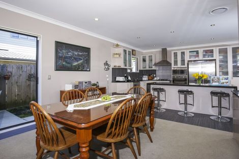 Photo of property in 14 Midhurst Avenue, Henderson, Auckland, 0612