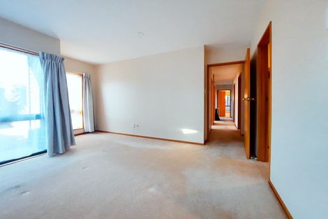 Photo of property in 2/8 Cricklewood Place, Avonhead, Christchurch, 8042