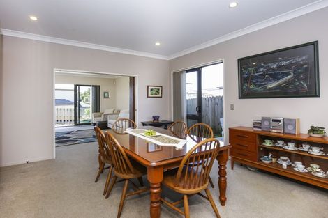 Photo of property in 14 Midhurst Avenue, Henderson, Auckland, 0612