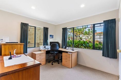 Photo of property in 12 Mohill Place, East Tamaki Heights, Auckland, 2016