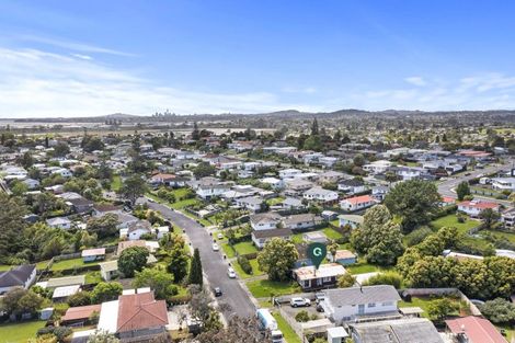 Photo of property in 5 Barnfield Place, Glendene, Auckland, 0602