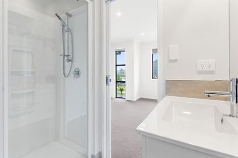 Photo of property in 2 Kumerahou Street, Kumeu, 0810