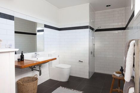 Photo of property in 32 Te Aute Road, Havelock North, 4130