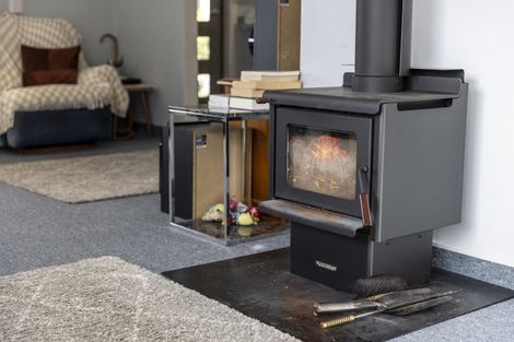 Photo of property in 84 District Road, Green Island, Dunedin, 9018