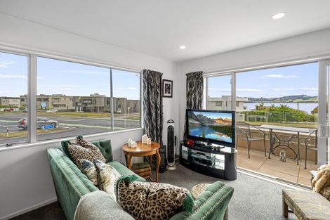 Photo of property in 1/208 Lake Terrace, Hilltop, Taupo, 3330