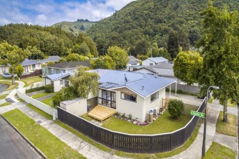 Photo of property in 2/6 Gemstone Drive, Birchville, Upper Hutt, 5018