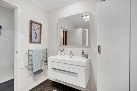 Photo of property in 78 Queens Road, Glen Avon, New Plymouth, 4312