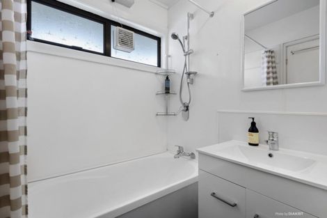 Photo of property in 9/4 Claremont Grove, Mount Victoria, Wellington, 6011