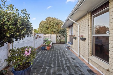 Photo of property in 2 Delamare Road, St Andrews, Hamilton, 3200