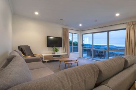 Photo of property in 3 Greenstone Place, Aotea, Porirua, 5024