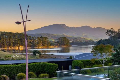 Photo of property in 24 Robertson Street, Raglan, 3225