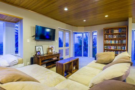 Photo of property in 8 Sophora Place, Totara Heights, Auckland, 2105