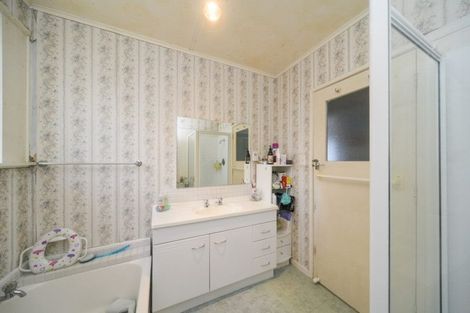 Photo of property in 37 Waterloo Crescent, Hokowhitu, Palmerston North, 4410