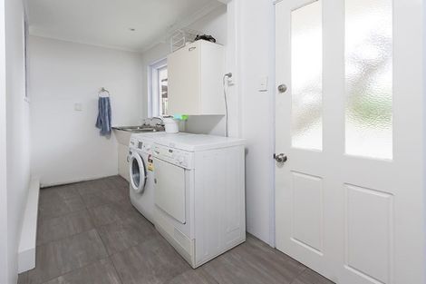 Photo of property in 42 Reeves Road, Pakuranga, Auckland, 2010