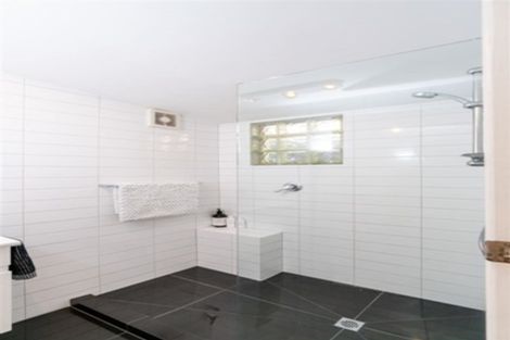 Photo of property in 278 Queens Drive, Lyall Bay, Wellington, 6022