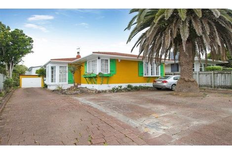 Photo of property in 27 Sylvia Road, Hillcrest, Auckland, 0627